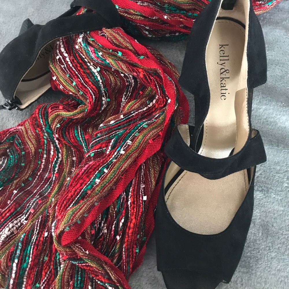 Kelly & Katie velvet peep toe criss-cross heels